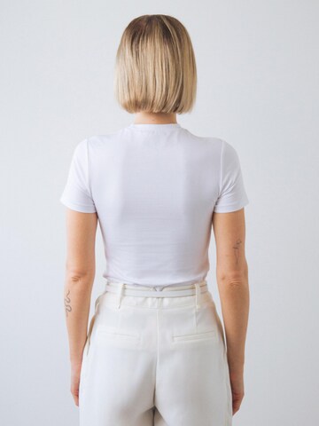 Maglietta di Honest Basics in bianco