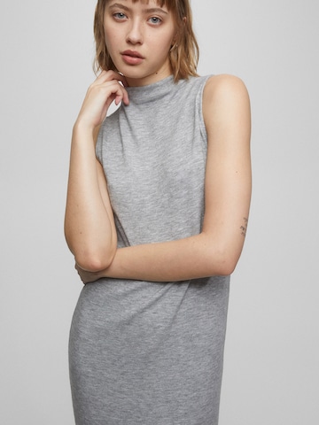 Robes en maille Pull&Bear en gris