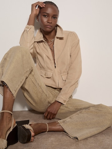 Veste bavaroise ' ' Apricot en beige