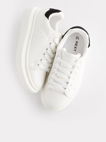 Baskets Next en blanc