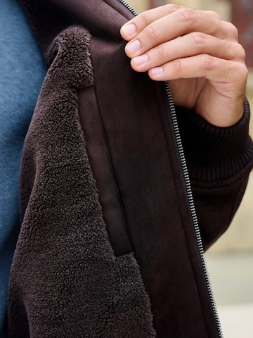 Next - Chaqueta de entretiempo en marrón