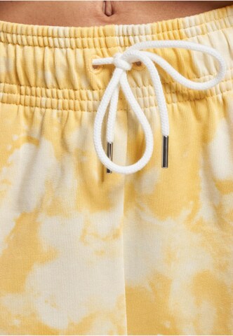 Nike Sportswear Loose fit Pants in Yellow