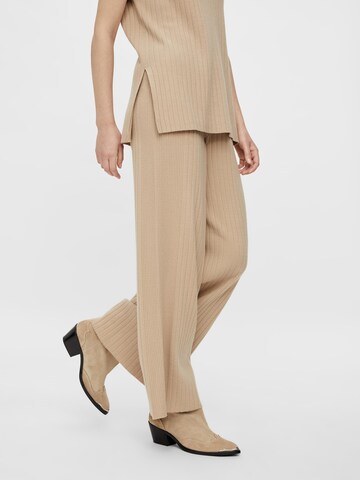Loosefit Pantalon 'Nyra' YAS en marron : devant