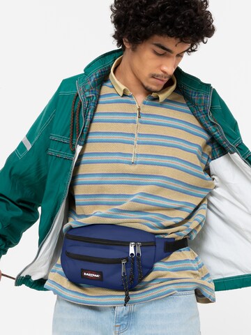 EASTPAK Gürteltasche 'DOGGY' in Blau