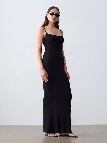 Dilvin - Vestido em preto: frente