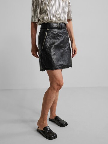 Y.A.S Skirt 'ZEROLA' in Black: front