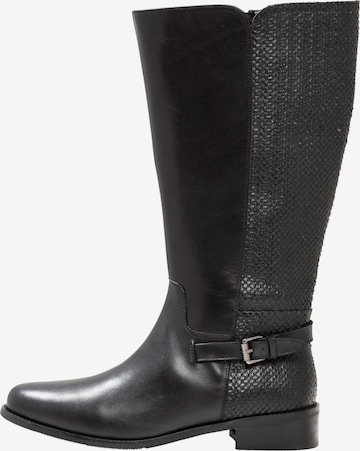 SHEEGO Boots in Black: front