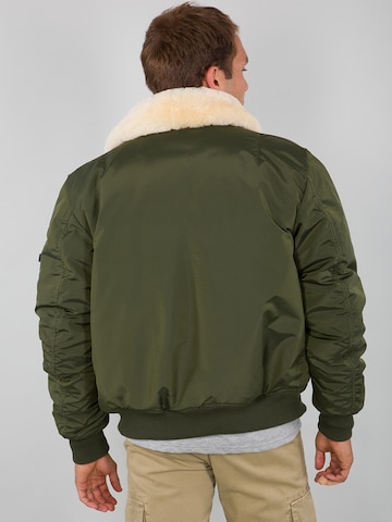 Geacă de iarnă 'Injector III Air Force' de la ALPHA INDUSTRIES pe verde