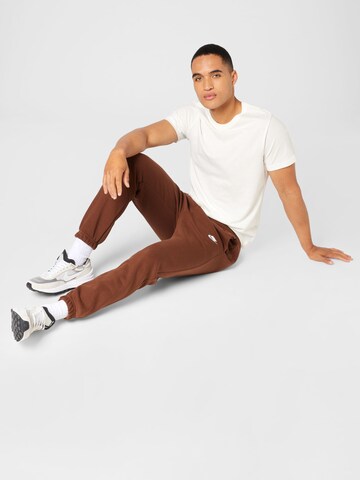 Nike Sportswear Tapered Pants 'Club Fleece' in Brown