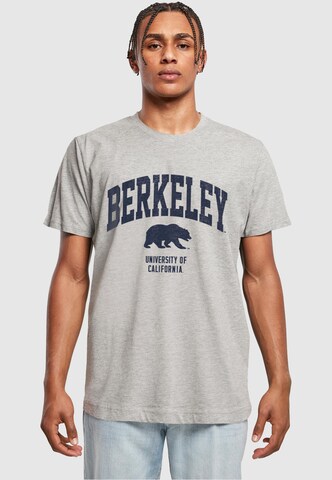 Merchcode Shirt 'Berkeley University - Bear' in Grijs: voorkant