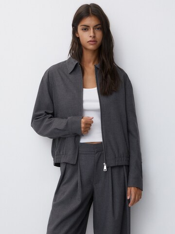 Veste mi-saison Pull&Bear en gris : devant