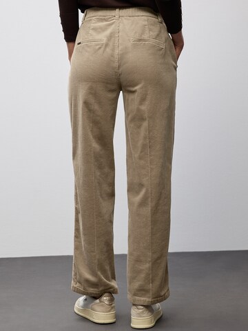 STREET ONE Regular Pleated Pants in Beige