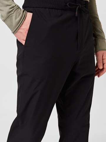 Regular Pantaloni 'Howie' de la HUGO Red pe negru