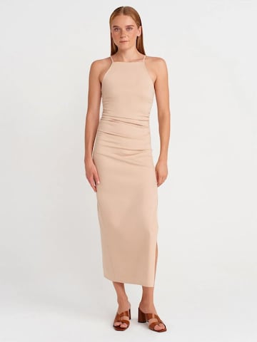 Dilvin Jurk in Beige: voorkant