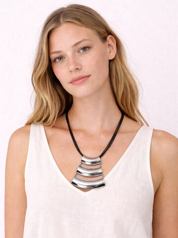 COLLEZIONE ALESSANDRO Necklace 'Tina' in Black: front