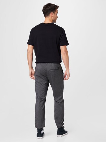 TOM TAILOR DENIM Tapered Byxa i svart