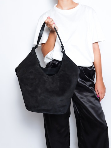 Gave Lux Schultertasche in Schwarz: Vorderseite