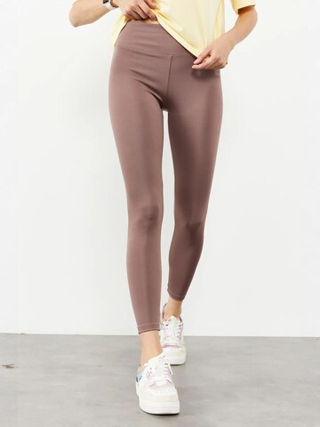 Tommy Life - Slimfit Leggings em castanho: frente