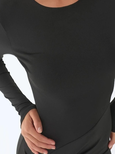 Hiccup Robe de soirée en noir, Vue avec produit