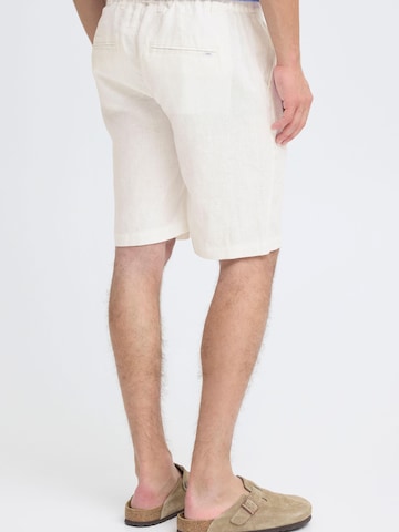 Regular Pantalon chino ' CFPandrup ' Casual Friday en blanc