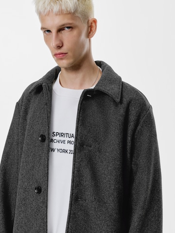 Cappotto di mezza stagione di Pull&Bear in grigio