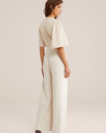 Salopeta de la WE Fashion pe bej