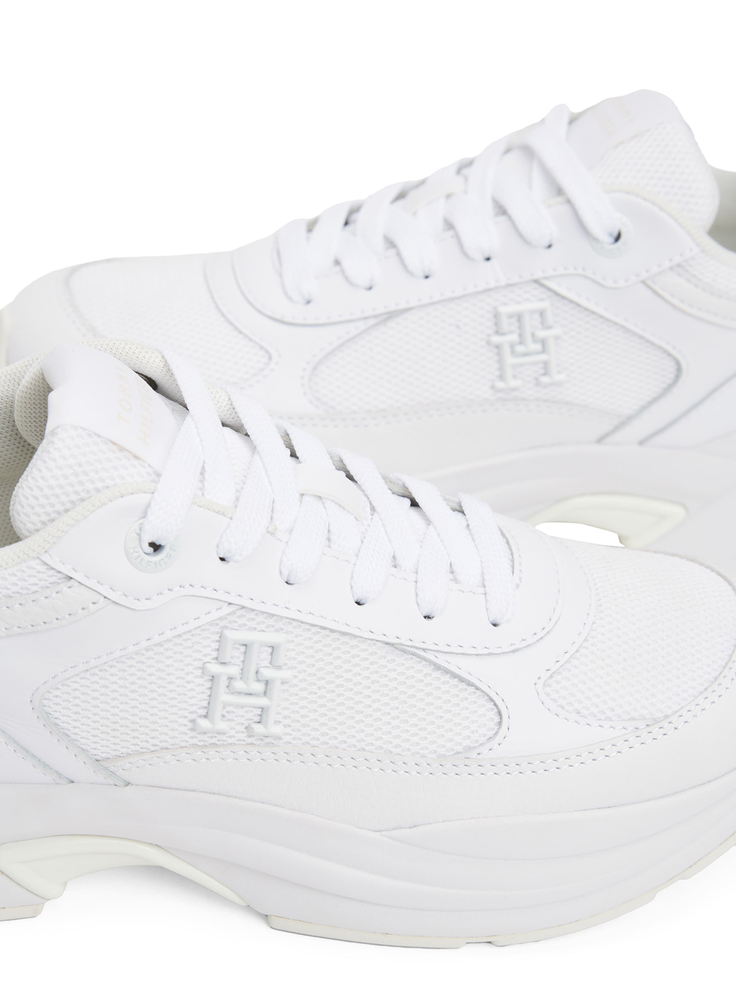 TOMMY HILFIGER Ниски маратонки в бяло