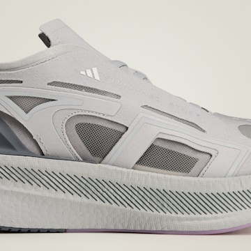 ADIDAS BY STELLA MCCARTNEY - Zapatillas de running 'Ultraboost 5' en gris