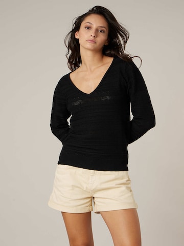 Pull-over 'Juna' Deeluxe en noir : devant