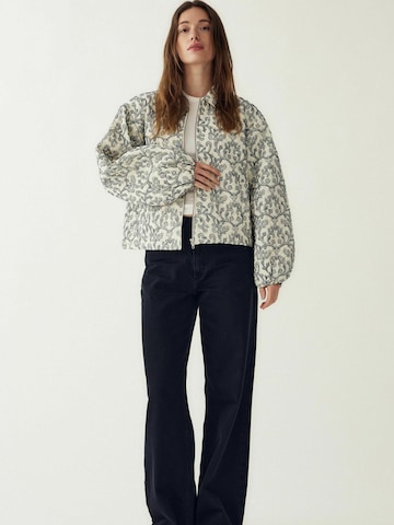 Noella Välikausitakki ' N-Mariam Jacket ' värissä valkoinen