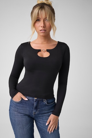 GUESS - Camiseta 'CAMRYN' en negro: frente