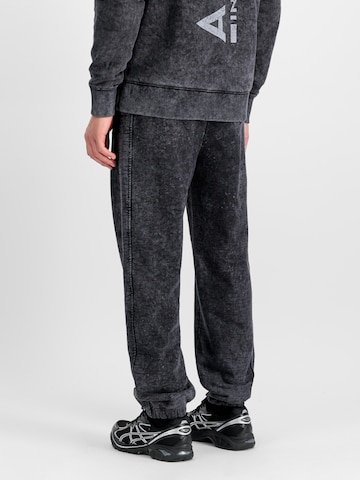 ALPHA INDUSTRIES Tapered Byxa i svart