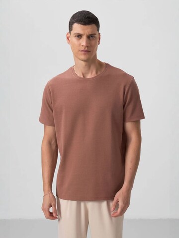 Tommy Life Shirt in Brown: front