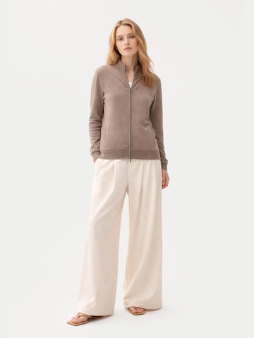 GOBI Cashmere - Cárdigan 'Women's Essential Cashmere Full-Zip Cardigan' en gris