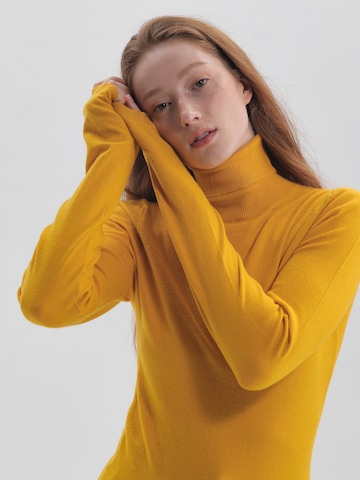TorWeit Sweater 'Winter Layer Top' in Yellow