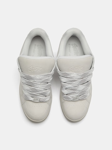 Pull&Bear Rövid szárú sportcipők - szürke