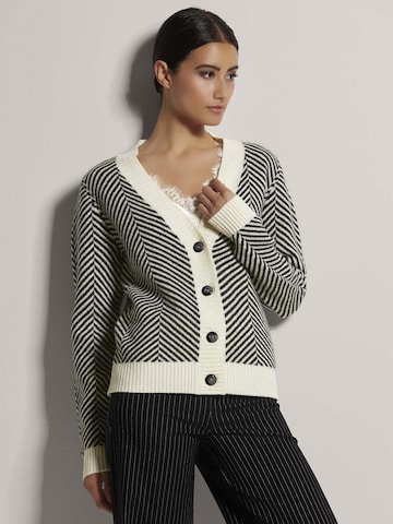 Cardigan MADELEINE en noir : devant