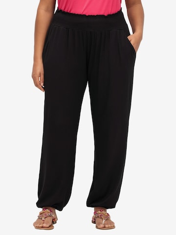 Effilé Pantalon SHEEGO en noir : devant