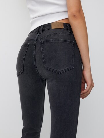 Regular Jeans de la Pull&Bear pe negru