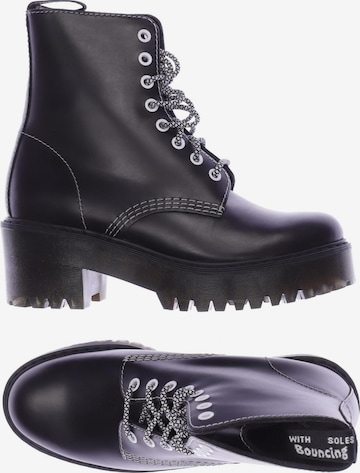 Dr. Martens Dress Boots in 39 in Black: front