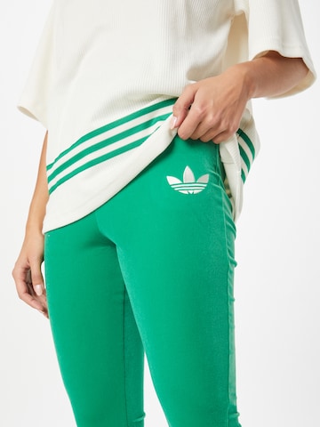 Flared Leggings 'Adicolor 70S ' di ADIDAS ORIGINALS in verde