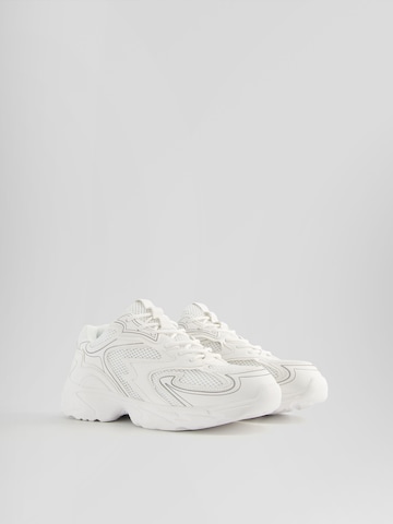 Sneaker bassa di Bershka in bianco