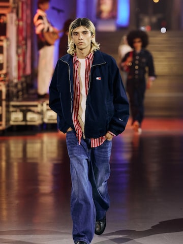 Tommy Jeans Välikausitakki 'ESSENTIAL' värissä sininen