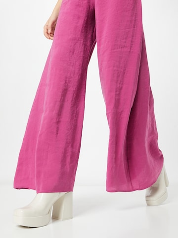 Tuta jumpsuit di Nasty Gal in rosa