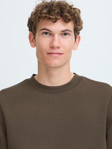Casual Friday Sweatshirt 'CFSebastian' in Brown