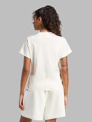 ADIDAS SPORTSWEAR Λειτουργικό μπλουζάκι σε λευκό