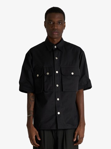 Yes London Regular fit Button Up Shirt in Black: front