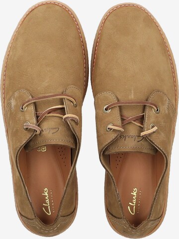 CLARKS Veterschoen in Beige