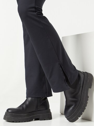 Abercrombie & Fitch Bootcut Hose in Schwarz