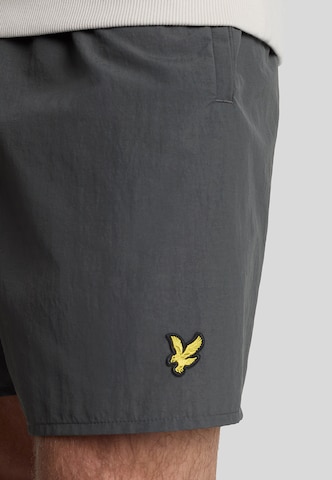 Lyle & Scott Loosefit Zwemshorts in Grijs